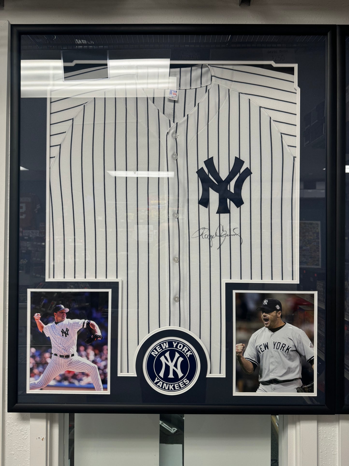 Roger Clemens (NY Yankees) framed autographed authentic jersey w/ COA